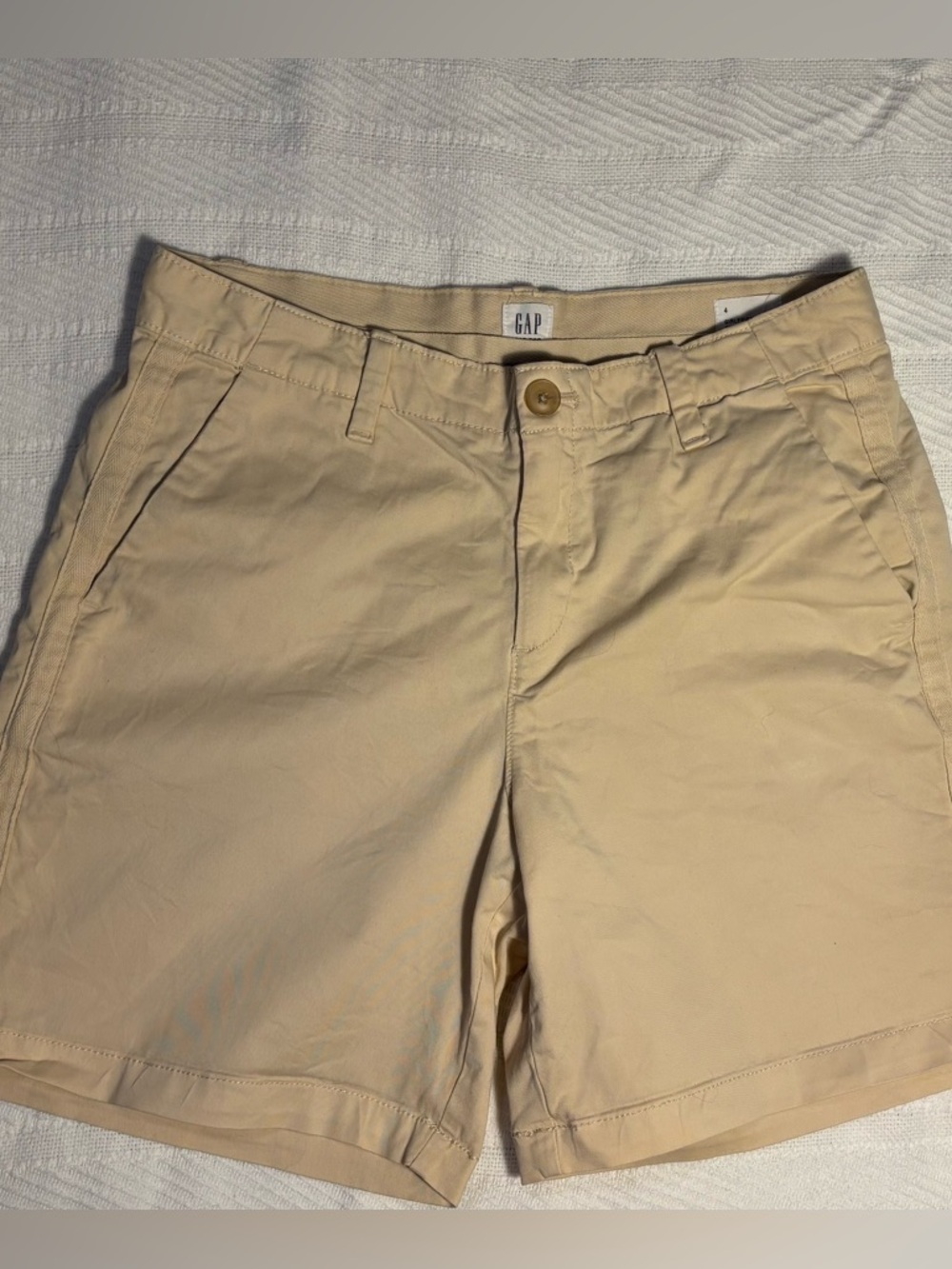 GAP Women's Khaki Chino Shorts tan/almond size 4 100% cotton